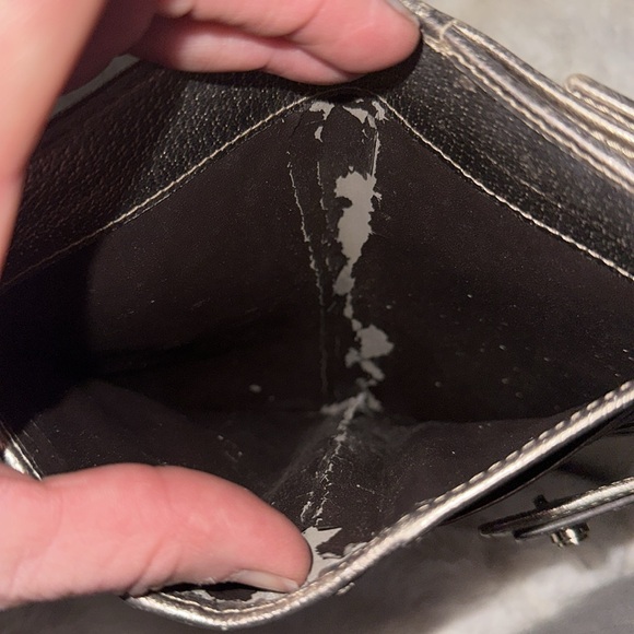 GUCCI Flap/Snap wallet GG Canvas leather trim authentic snap are tight - Picture 7 of 12